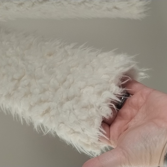 XXI White Faux Fur Mob Wife Statement Jacket - Picture 7 of 16